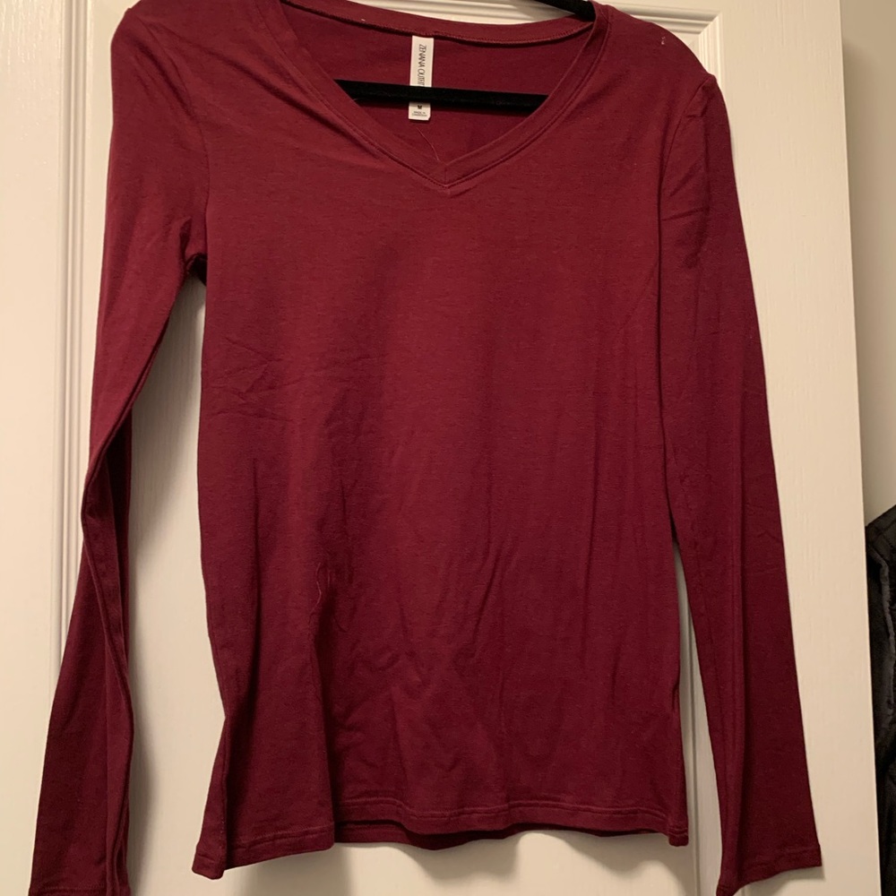 M dark red top nwot